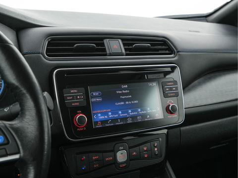 Nissan Leaf Tekna 40 kWh *LUXURY-LEATHER | FULL-LED | KEYLESS | NAVI-FULLMAP | BLIND-SPOT | BOSE-SOUND | DAB+ | HEATED-COMFORTSEATS | DIGI-COCKPIT | PRIVACY-GLASS | TOPVIEW-CAMERA | 17"ALU*