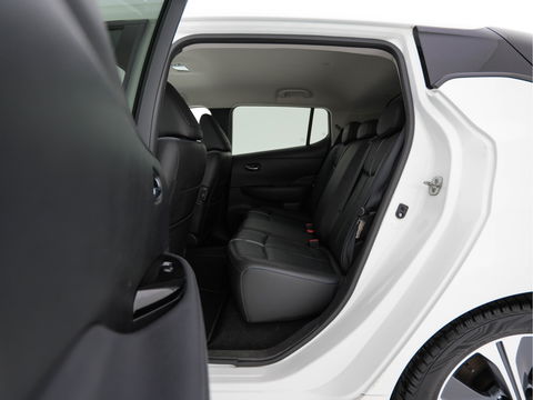 Nissan Leaf Tekna 40 kWh *LUXURY-LEATHER | FULL-LED | KEYLESS | NAVI-FULLMAP | BLIND-SPOT | BOSE-SOUND | DAB+ | HEATED-COMFORTSEATS | DIGI-COCKPIT | PRIVACY-GLASS | TOPVIEW-CAMERA | 17"ALU*