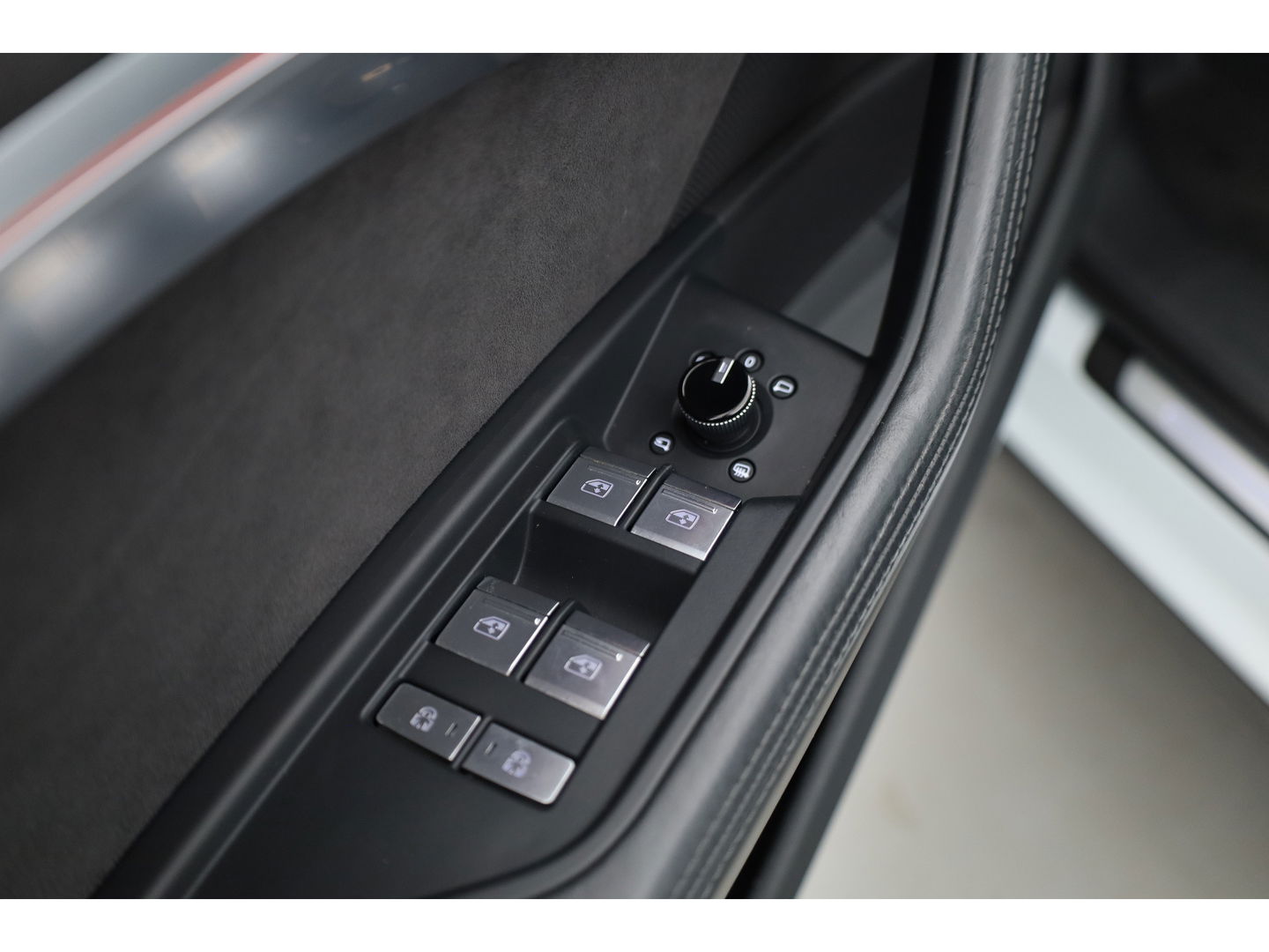 Audi e-tron e-tron 55 quattro advanced Pro Line Plus 95 kWh | SOH 91.3%  Pano | Luchtvering | HUD | Memory | Massage | 360cam | Keyless | Stoelvent. | Soft Close