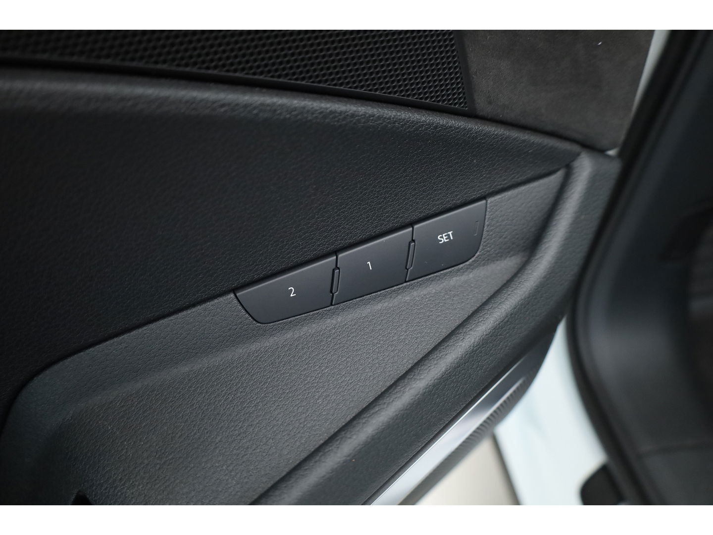 Audi e-tron e-tron 55 quattro advanced Pro Line Plus 95 kWh | SOH 91.3%  Pano | Luchtvering | HUD | Memory | Massage | 360cam | Keyless | Stoelvent. | Soft Close