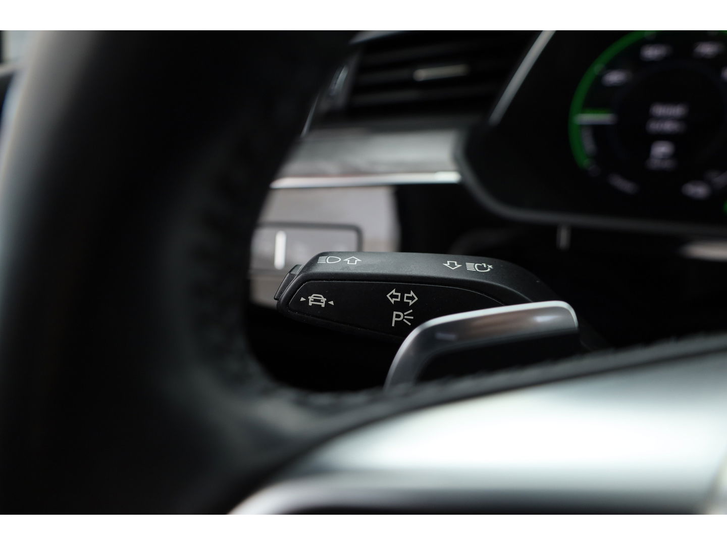 Audi e-tron e-tron 55 quattro advanced Pro Line Plus 95 kWh | SOH 91.3%  Pano | Luchtvering | HUD | Memory | Massage | 360cam | Keyless | Stoelvent. | Soft Close