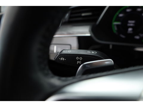 Audi e-tron e-tron 55 quattro advanced Pro Line Plus 95 kWh | SOH 91.3%  Pano | Luchtvering | HUD | Memory | Massage | 360cam | Keyless | Stoelvent. | Soft Close