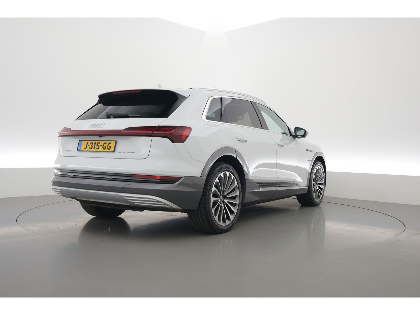 Audi e-tron e-tron 55 quattro advanced Pro Line Plus 95 kWh | SOH 91.3%  Pano | Luchtvering | HUD | Memory | Massage | 360cam | Keyless | Stoelvent. | Soft Close