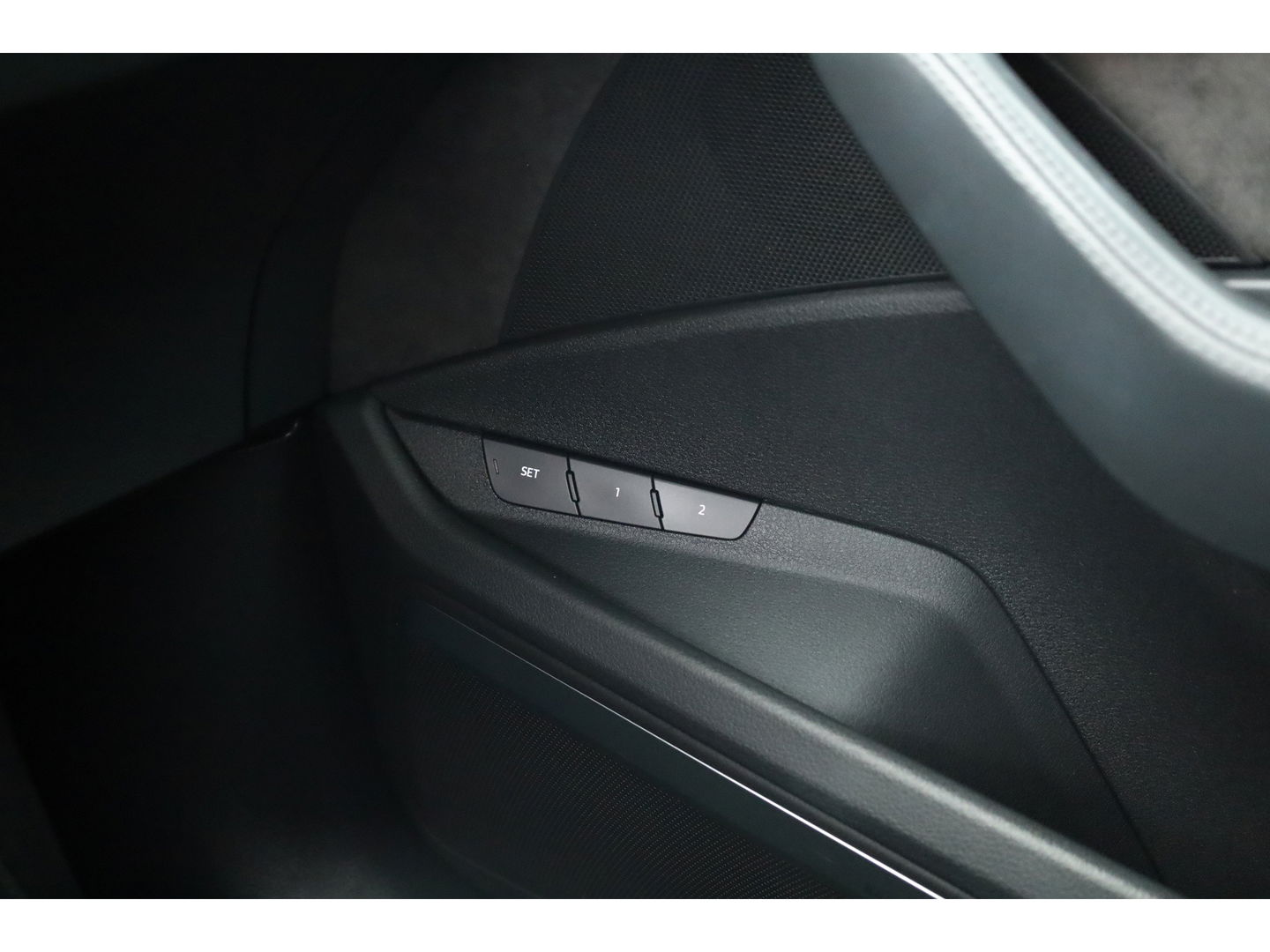 Audi e-tron e-tron 55 quattro advanced Pro Line Plus 95 kWh | SOH 91.3%  Pano | Luchtvering | HUD | Memory | Massage | 360cam | Keyless | Stoelvent. | Soft Close