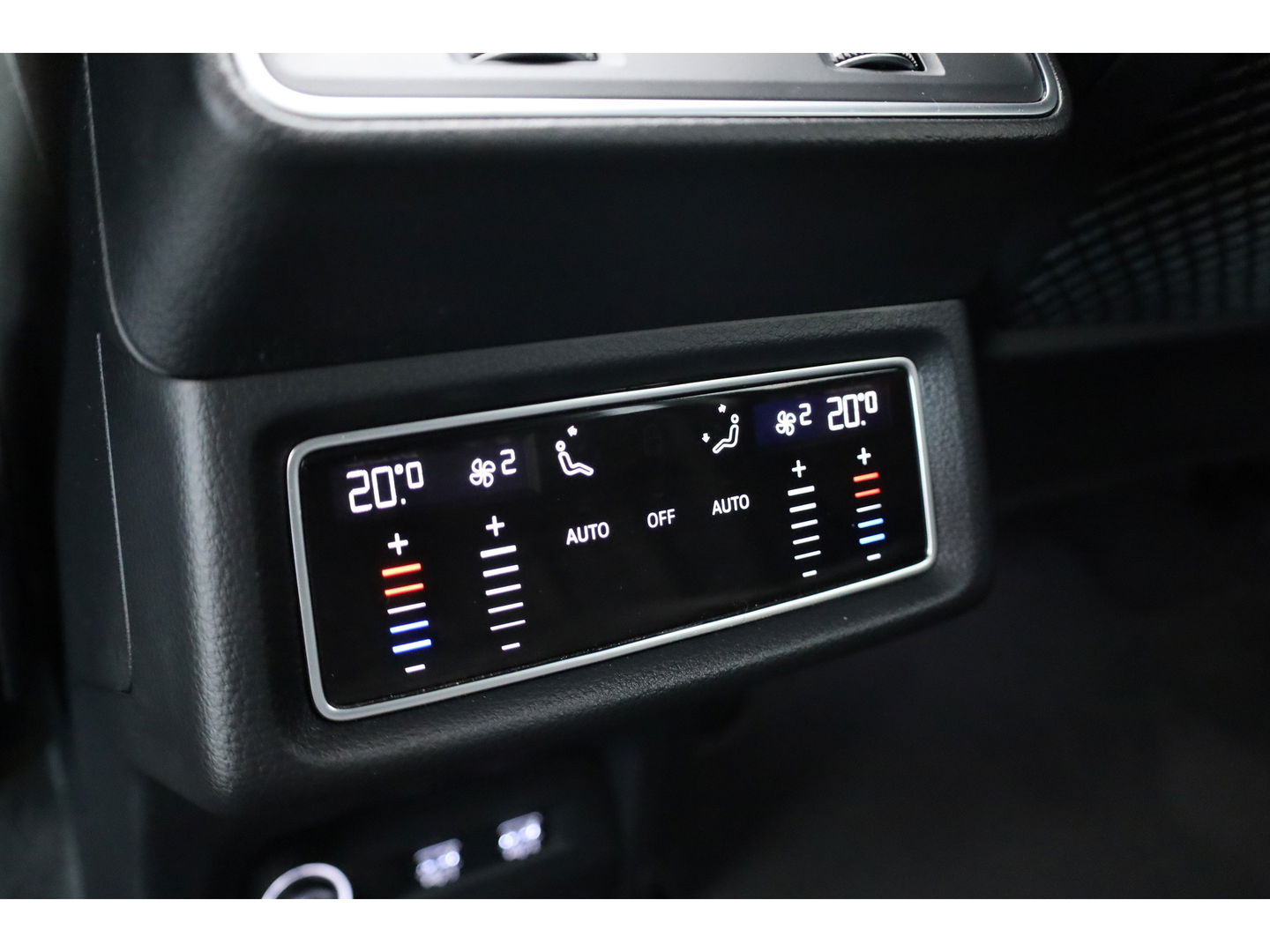 Audi e-tron e-tron 55 quattro advanced Pro Line Plus 95 kWh | SOH 91.3%  Pano | Luchtvering | HUD | Memory | Massage | 360cam | Keyless | Stoelvent. | Soft Close