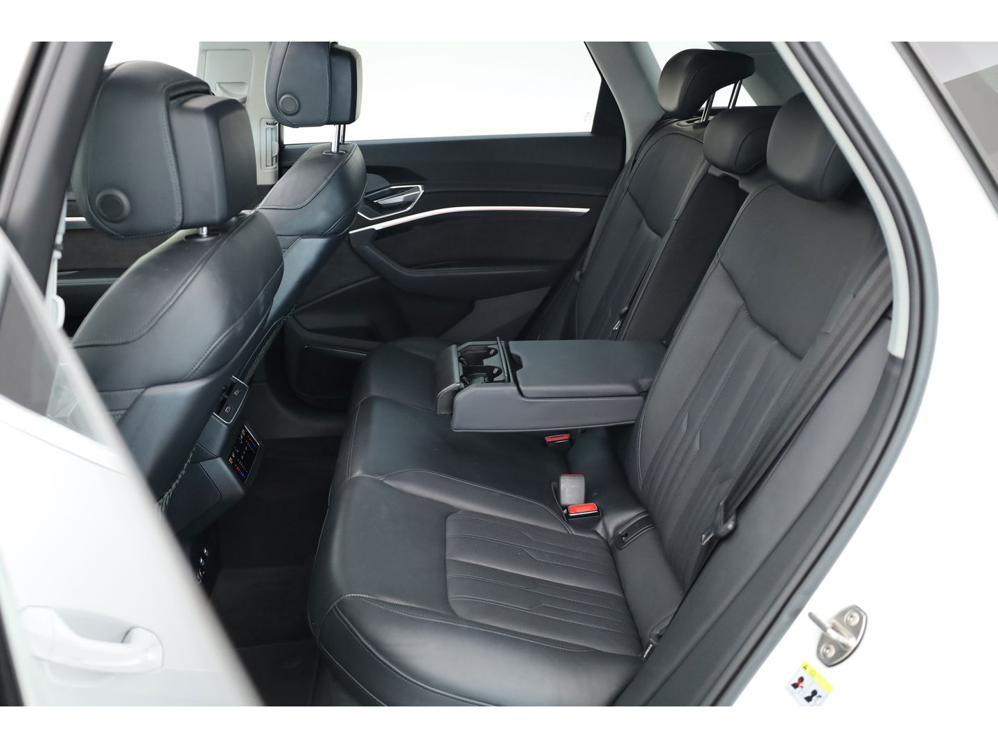 Audi e-tron e-tron 55 quattro advanced Pro Line Plus 95 kWh | SOH 91.3%  Pano | Luchtvering | HUD | Memory | Massage | 360cam | Keyless | Stoelvent. | Soft Close