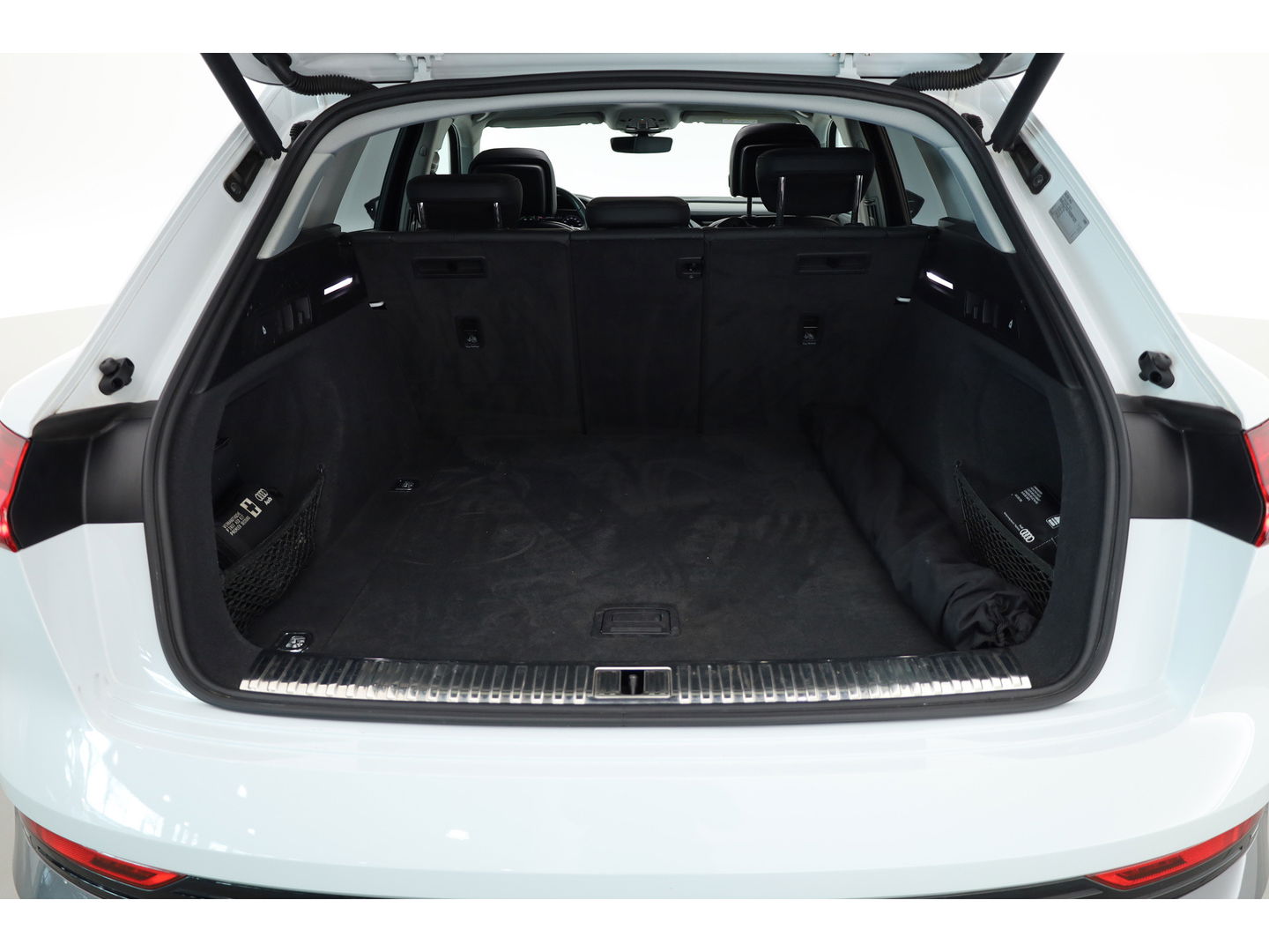 Audi e-tron e-tron 55 quattro advanced Pro Line Plus 95 kWh | SOH 91.3%  Pano | Luchtvering | HUD | Memory | Massage | 360cam | Keyless | Stoelvent. | Soft Close