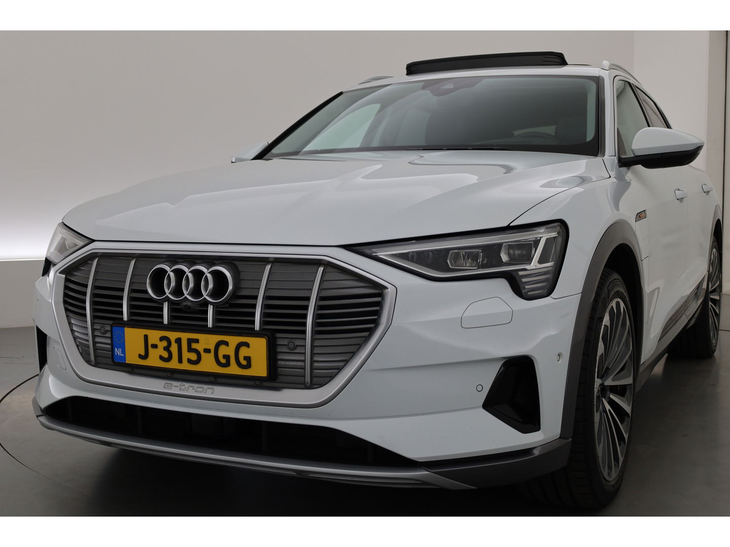 Audi e-tron e-tron 55 quattro advanced Pro Line Plus 95 kWh | SOH 91.3%  Pano | Luchtvering | HUD | Memory | Massage | 360cam | Keyless | Stoelvent. | Soft Close