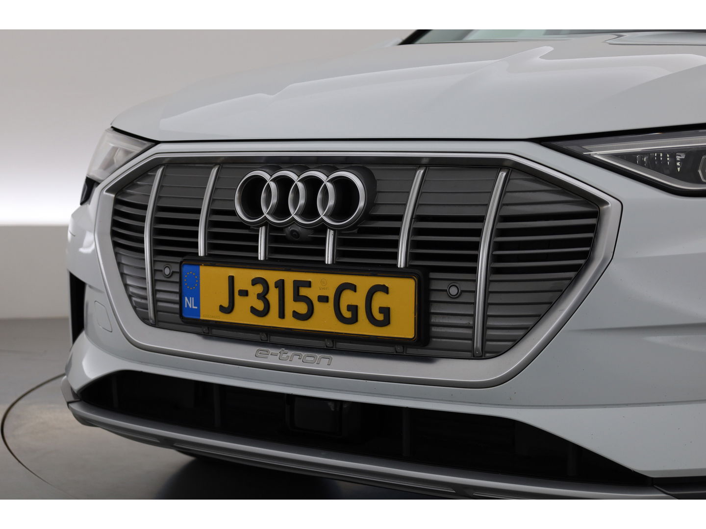 Audi e-tron e-tron 55 quattro advanced Pro Line Plus 95 kWh | SOH 91.3%  Pano | Luchtvering | HUD | Memory | Massage | 360cam | Keyless | Stoelvent. | Soft Close