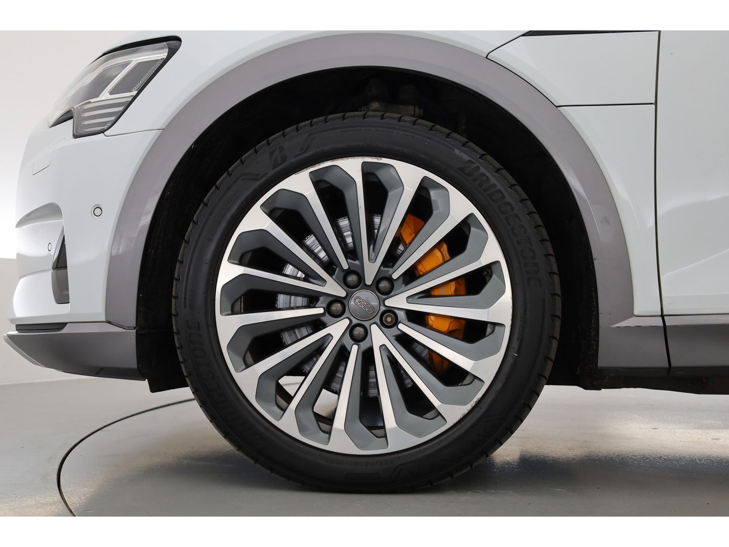 Audi e-tron e-tron 55 quattro advanced Pro Line Plus 95 kWh | SOH 91.3%  Pano | Luchtvering | HUD | Memory | Massage | 360cam | Keyless | Stoelvent. | Soft Close