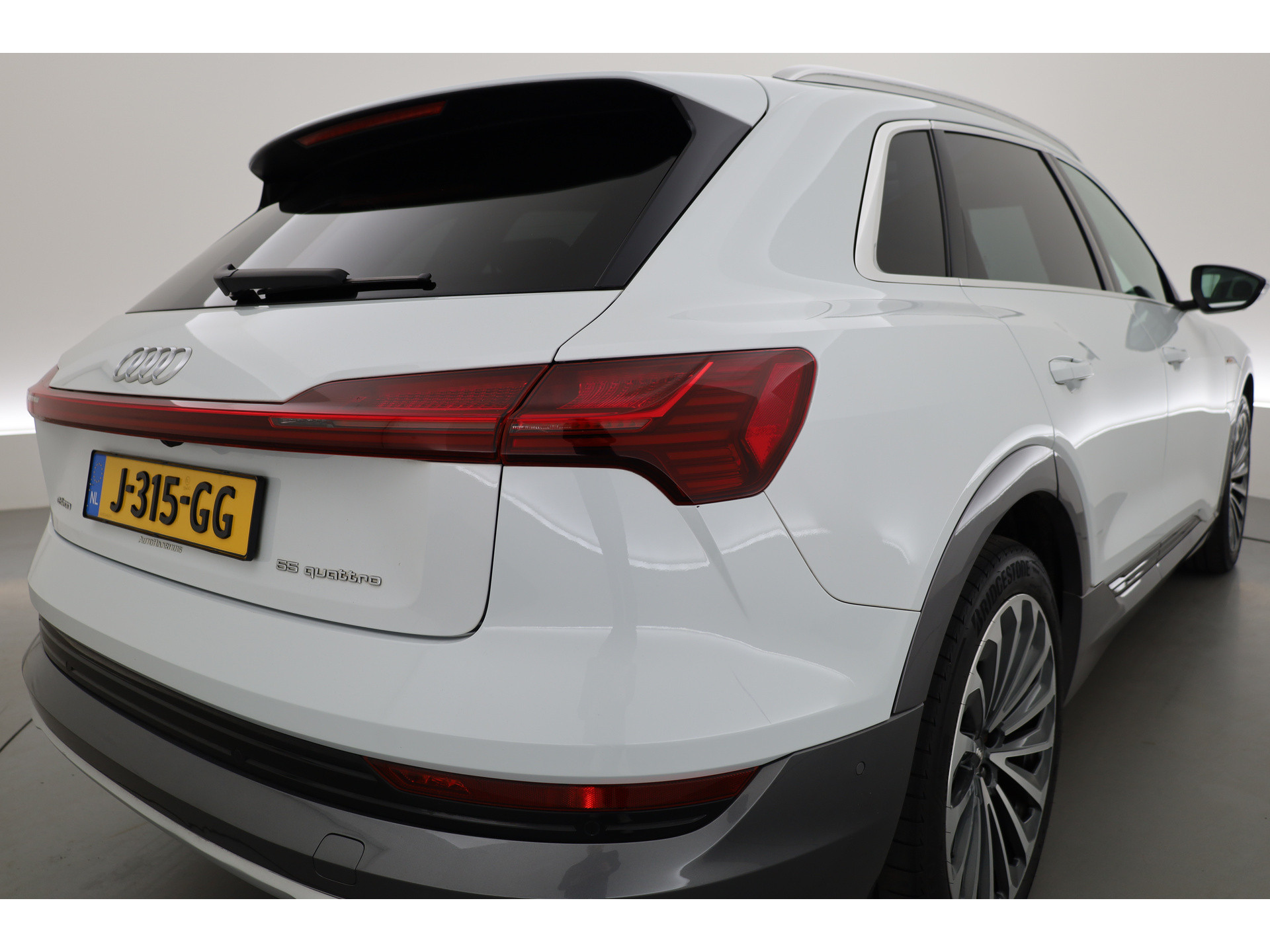Audi e-tron e-tron 55 quattro advanced Pro Line Plus 95 kWh | SOH 91.3%  Pano | Luchtvering | HUD | Memory | Massage | 360cam | Keyless | Stoelvent. | Soft Close