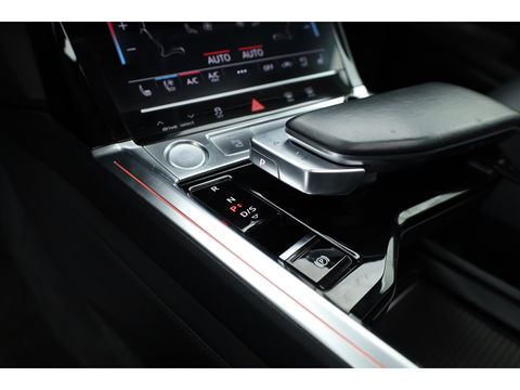 Audi e-tron e-tron 55 quattro advanced Pro Line Plus 95 kWh | SOH 91.3%  Pano | Luchtvering | HUD | Memory | Massage | 360cam | Keyless | Stoelvent. | Soft Close