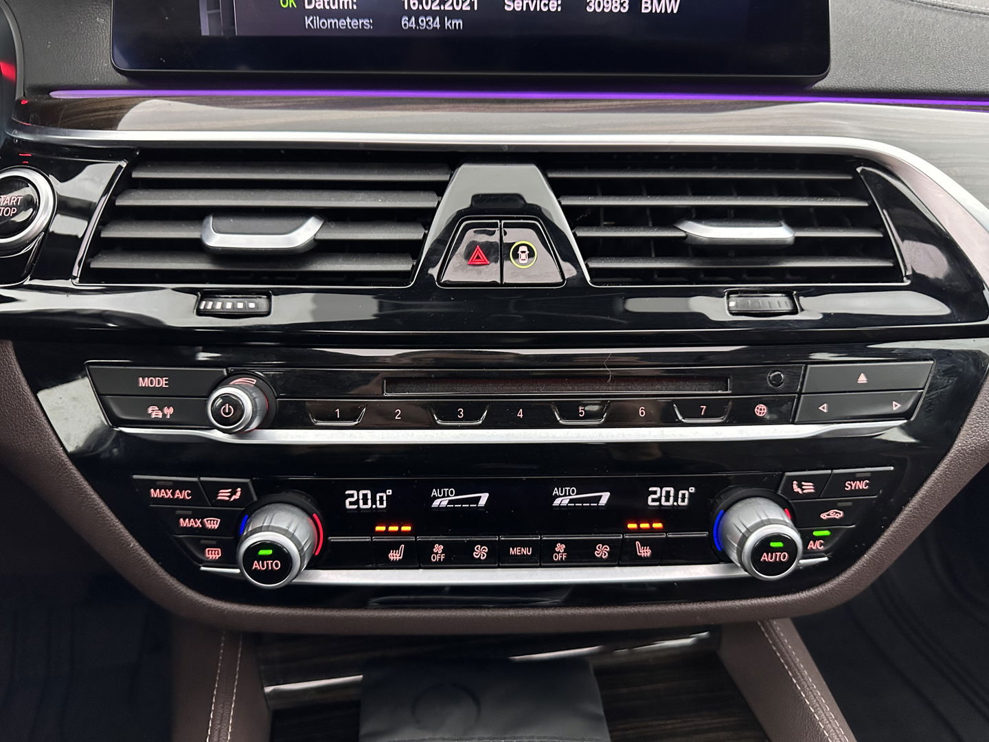 BMW 5 Serie 530e iPerformance High Executive (Plug-in) *PANO | LEATHER | FULL-LED | TOP-VIEW | HARMAN/KARDON | BLINDSPOT | MEMORY-PACK | HEATED-COMFORTSEATS | DIGI-COCKPIT | AMBIENT-LIGHT | NAVI-FULLMAP | 20''ALU*