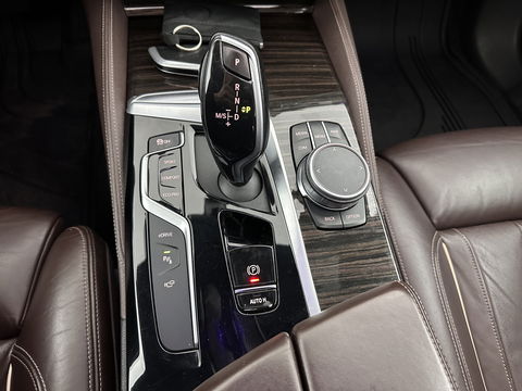 BMW 5 Serie 530e iPerformance High Executive (Plug-in) *PANO | LEATHER | FULL-LED | TOP-VIEW | HARMAN/KARDON | BLINDSPOT | MEMORY-PACK | HEATED-COMFORTSEATS | DIGI-COCKPIT | AMBIENT-LIGHT | NAVI-FULLMAP | 20''ALU*