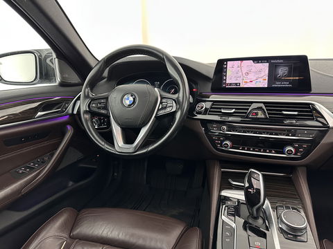 BMW 5 Serie 530e iPerformance High Executive (Plug-in) *PANO | LEATHER | FULL-LED | TOP-VIEW | HARMAN/KARDON | BLINDSPOT | MEMORY-PACK | HEATED-COMFORTSEATS | DIGI-COCKPIT | AMBIENT-LIGHT | NAVI-FULLMAP | 20''ALU*