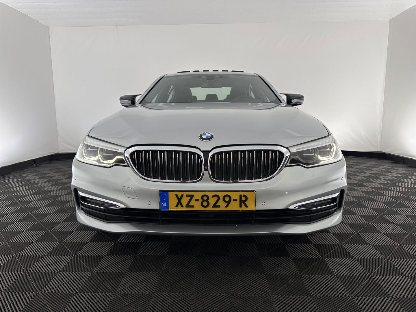 BMW 5 Serie 530e iPerformance High Executive (Plug-in) *PANO | LEATHER | FULL-LED | TOP-VIEW | HARMAN/KARDON | BLINDSPOT | MEMORY-PACK | HEATED-COMFORTSEATS | DIGI-COCKPIT | AMBIENT-LIGHT | NAVI-FULLMAP | 20''ALU*