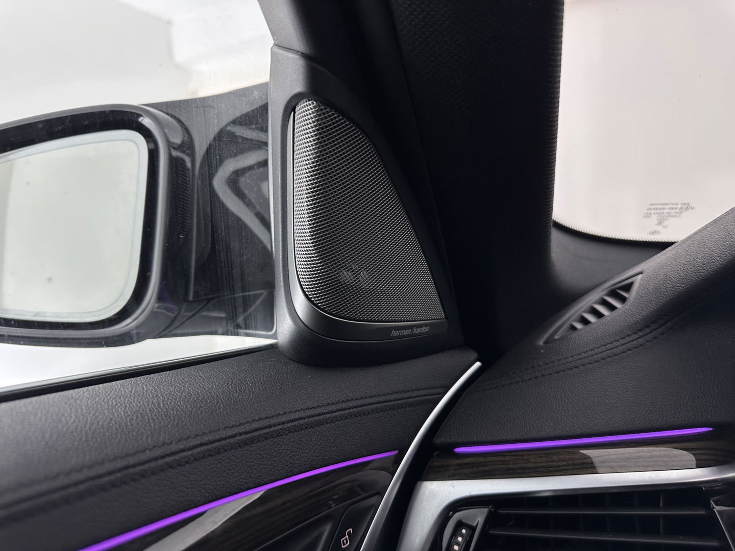 BMW 5 Serie 530e iPerformance High Executive (Plug-in) *PANO | LEATHER | FULL-LED | TOP-VIEW | HARMAN/KARDON | BLINDSPOT | MEMORY-PACK | HEATED-COMFORTSEATS | DIGI-COCKPIT | AMBIENT-LIGHT | NAVI-FULLMAP | 20''ALU*