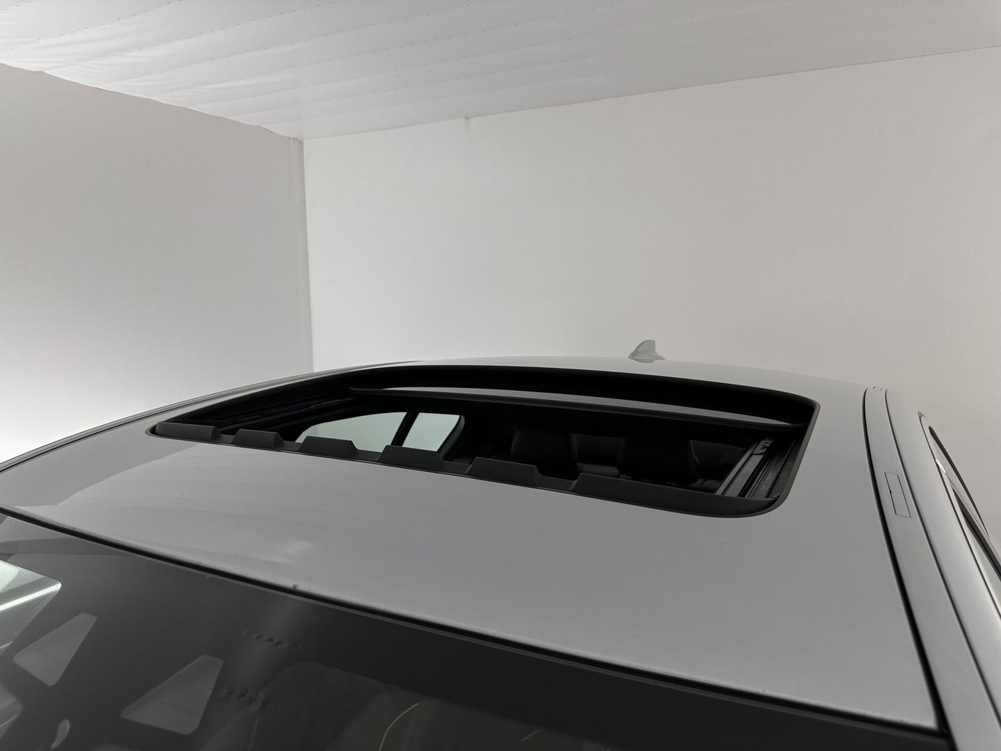 BMW 5 Serie 530e iPerformance High Executive (Plug-in) *PANO | LEATHER | FULL-LED | TOP-VIEW | HARMAN/KARDON | BLINDSPOT | MEMORY-PACK | HEATED-COMFORTSEATS | DIGI-COCKPIT | AMBIENT-LIGHT | NAVI-FULLMAP | 20''ALU*