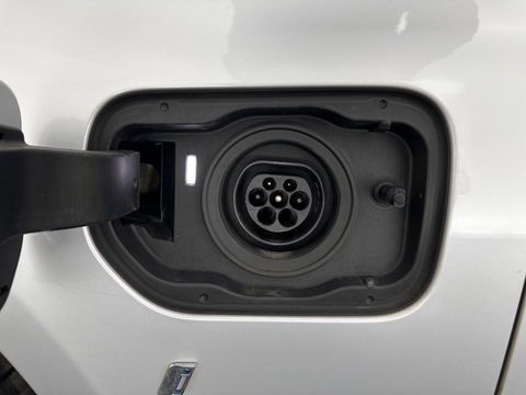 BMW 5 Serie 530e iPerformance High Executive (Plug-in) *PANO | LEATHER | FULL-LED | TOP-VIEW | HARMAN/KARDON | BLINDSPOT | MEMORY-PACK | HEATED-COMFORTSEATS | DIGI-COCKPIT | AMBIENT-LIGHT | NAVI-FULLMAP | 20''ALU*