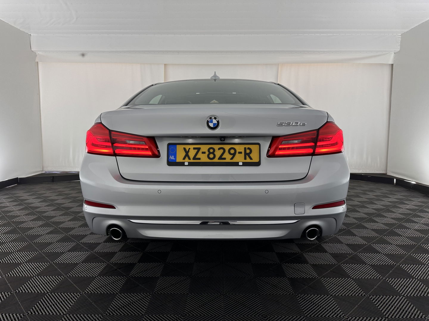 BMW 5 Serie 530e iPerformance High Executive (Plug-in) *PANO | LEATHER | FULL-LED | TOP-VIEW | HARMAN/KARDON | BLINDSPOT | MEMORY-PACK | HEATED-COMFORTSEATS | DIGI-COCKPIT | AMBIENT-LIGHT | NAVI-FULLMAP | 20''ALU*