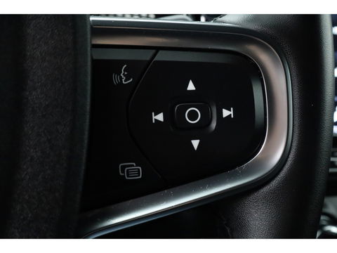 Volvo XC40 1.5 T4 Recharge R design | CarPlay | Adapt. Cruise | Navi | Stoel-Stuurverw. | Camera
