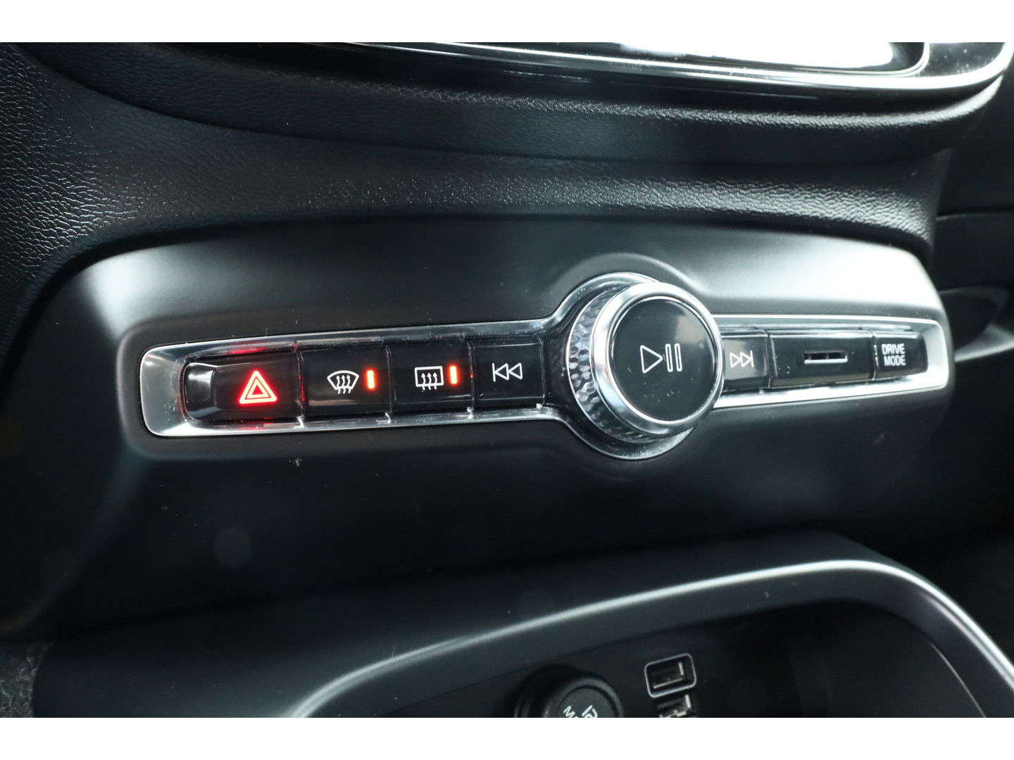 Volvo XC40 1.5 T4 Recharge R design | CarPlay | Adapt. Cruise | Navi | Stoel-Stuurverw. | Camera