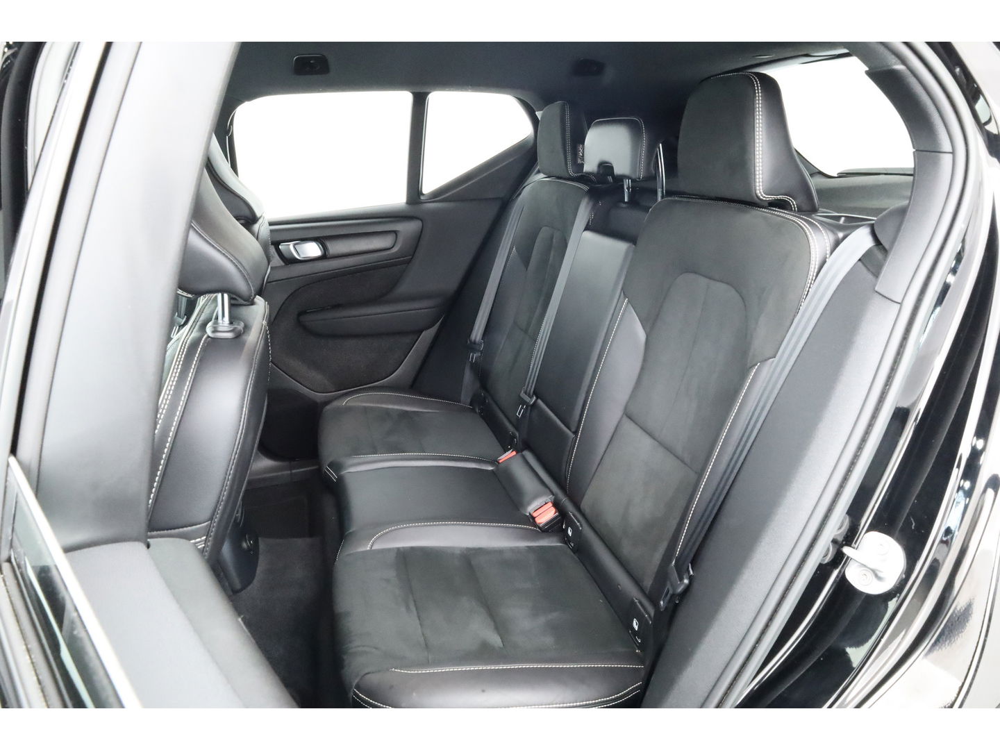 Volvo XC40 1.5 T4 Recharge R design | CarPlay | Adapt. Cruise | Navi | Stoel-Stuurverw. | Camera