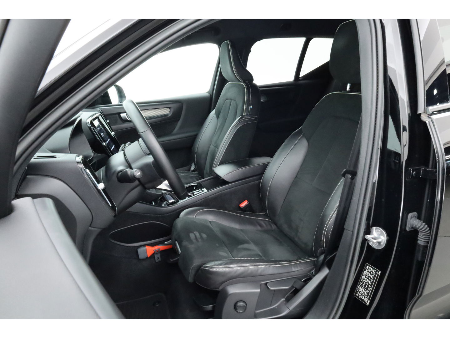 Volvo XC40 1.5 T4 Recharge R design | CarPlay | Adapt. Cruise | Navi | Stoel-Stuurverw. | Camera