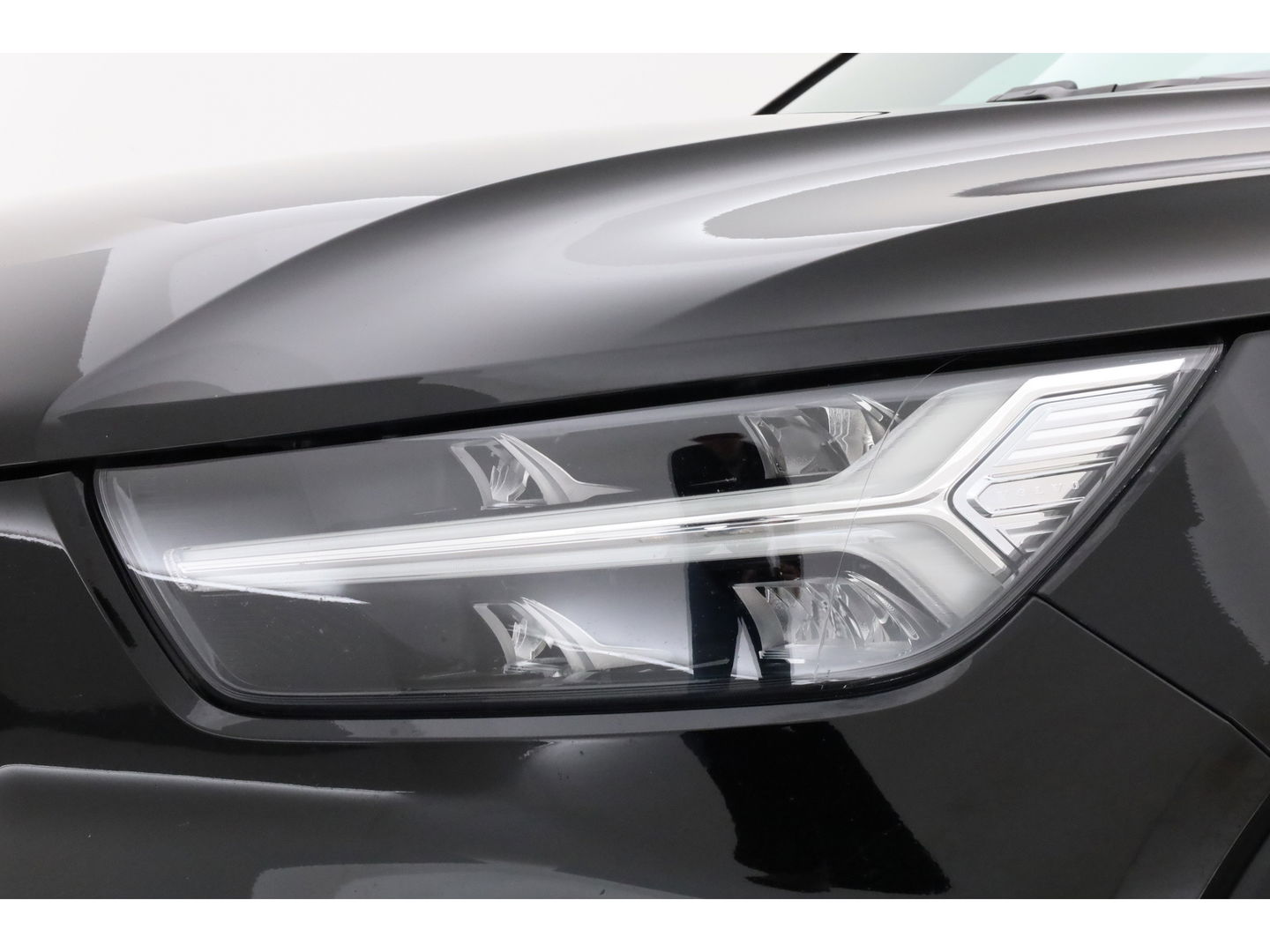 Volvo XC40 1.5 T4 Recharge R design | CarPlay | Adapt. Cruise | Navi | Stoel-Stuurverw. | Camera