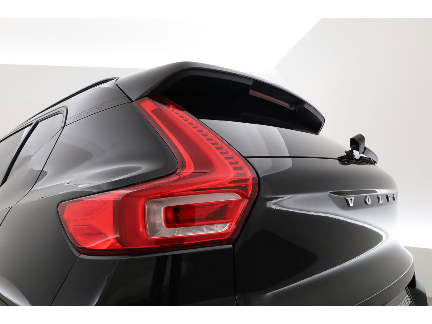 Volvo XC40 1.5 T4 Recharge R design | CarPlay | Adapt. Cruise | Navi | Stoel-Stuurverw. | Camera