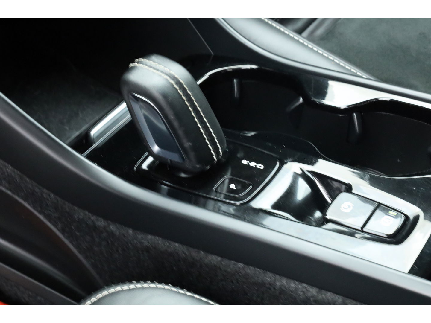 Volvo XC40 1.5 T4 Recharge R design | CarPlay | Adapt. Cruise | Navi | Stoel-Stuurverw. | Camera