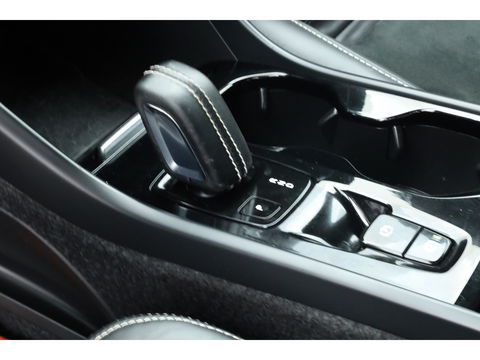 Volvo XC40 1.5 T4 Recharge R design | CarPlay | Adapt. Cruise | Navi | Stoel-Stuurverw. | Camera