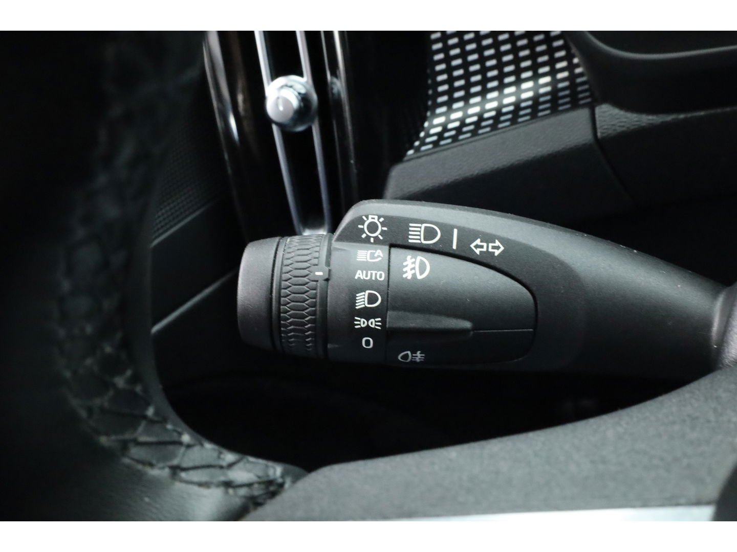 Volvo XC40 1.5 T4 Recharge R design | CarPlay | Adapt. Cruise | Navi | Stoel-Stuurverw. | Camera