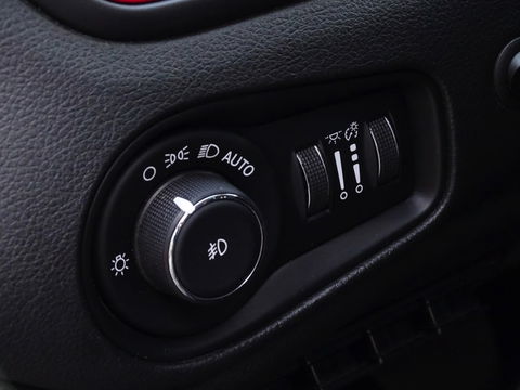 Jeep Renegade Trail Hawk 2.4 179PK automaat / lier / LED