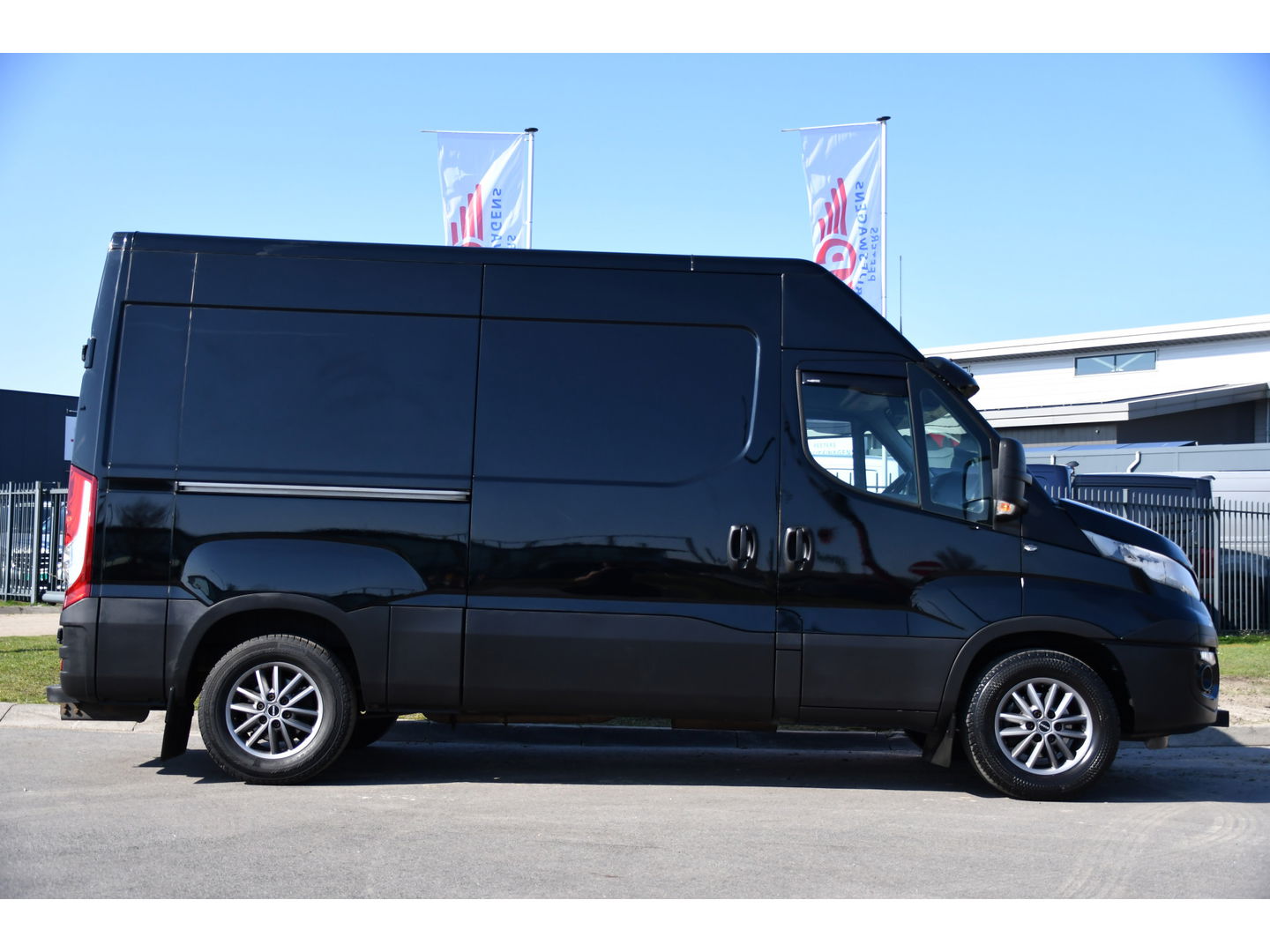 Iveco Daily 35S16V 2.3 352 H3 L PB Edition Camera, Cruise, 3500kg Trekhaak, Automaat, 155pk, Clima, Uniek!