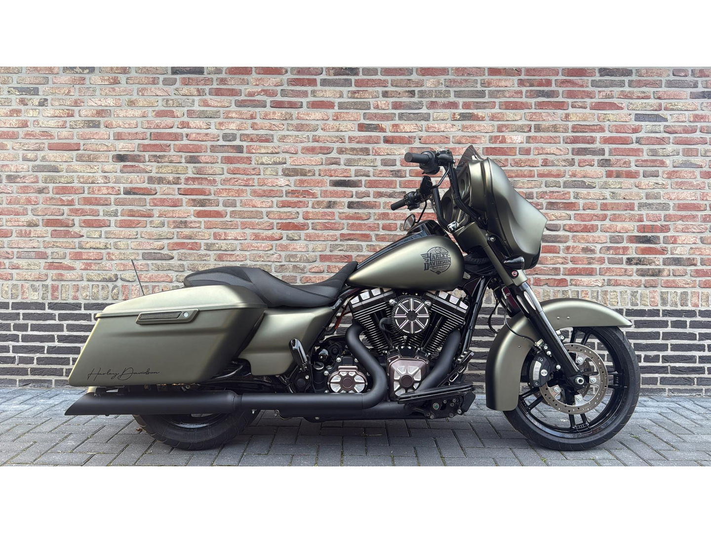 Harley Davidson 103 FLHXS Street Glide Special Streetglide Mat Groen Blackout