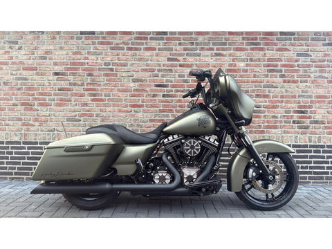 Harley Davidson 103 FLHXS Street Glide Special Streetglide Mat Groen Blackout