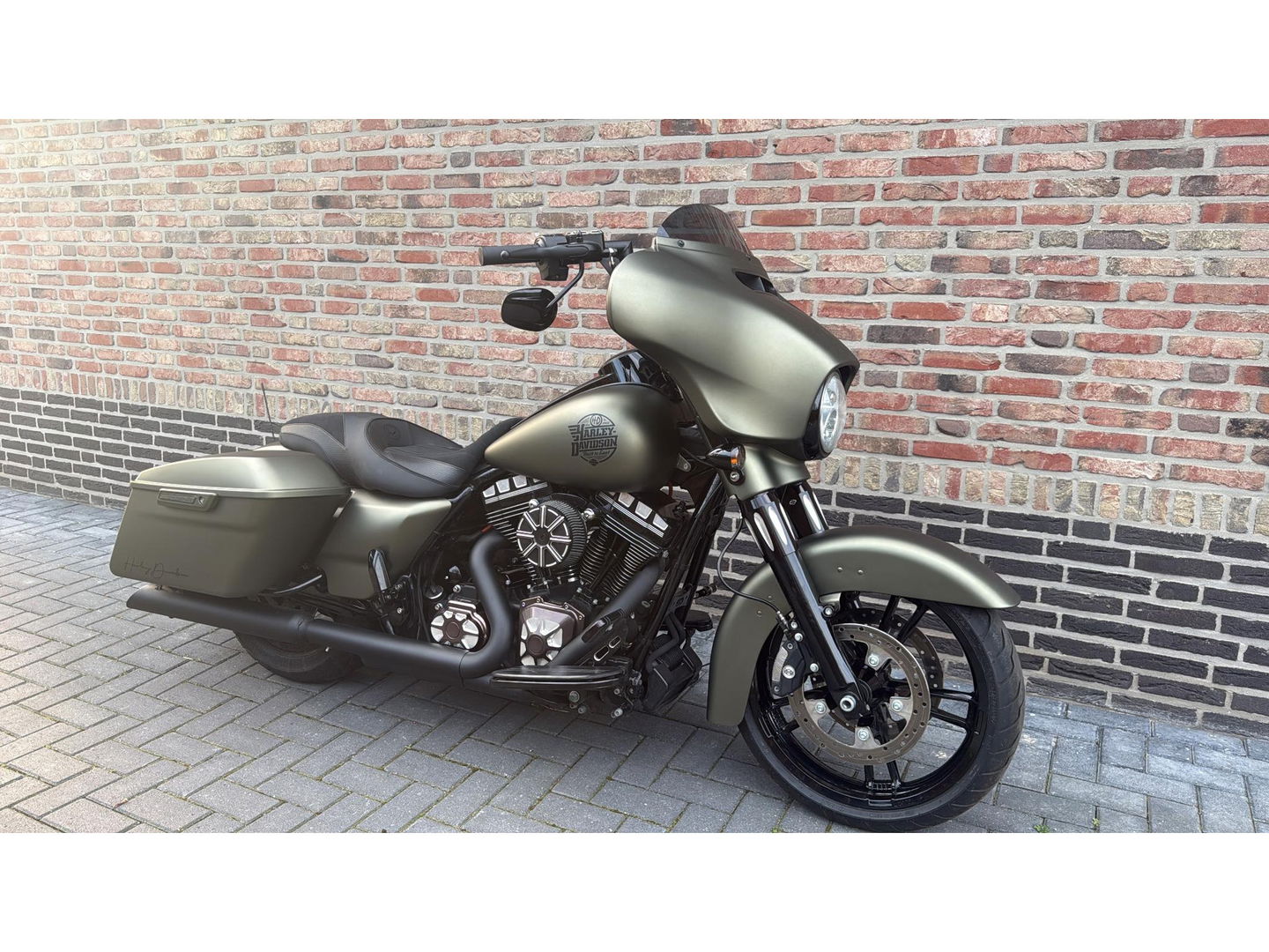 Harley Davidson 103 FLHXS Street Glide Special Streetglide Mat Groen Blackout