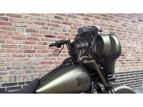 Harley Davidson 103 FLHXS Street Glide Special Streetglide Mat Groen Blackout