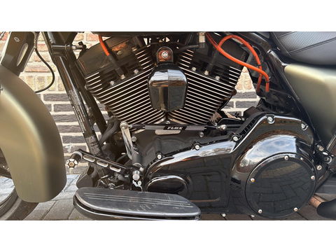 Harley Davidson 103 FLHXS Street Glide Special Streetglide Mat Groen Blackout