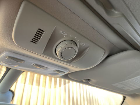 Renault Scénic 2.0 Bose | Automaat | Panoramadak | 17'' lichtmetaal | Trekhaak | Bose | Navigatie | Origineel Nederlands | Isofix |