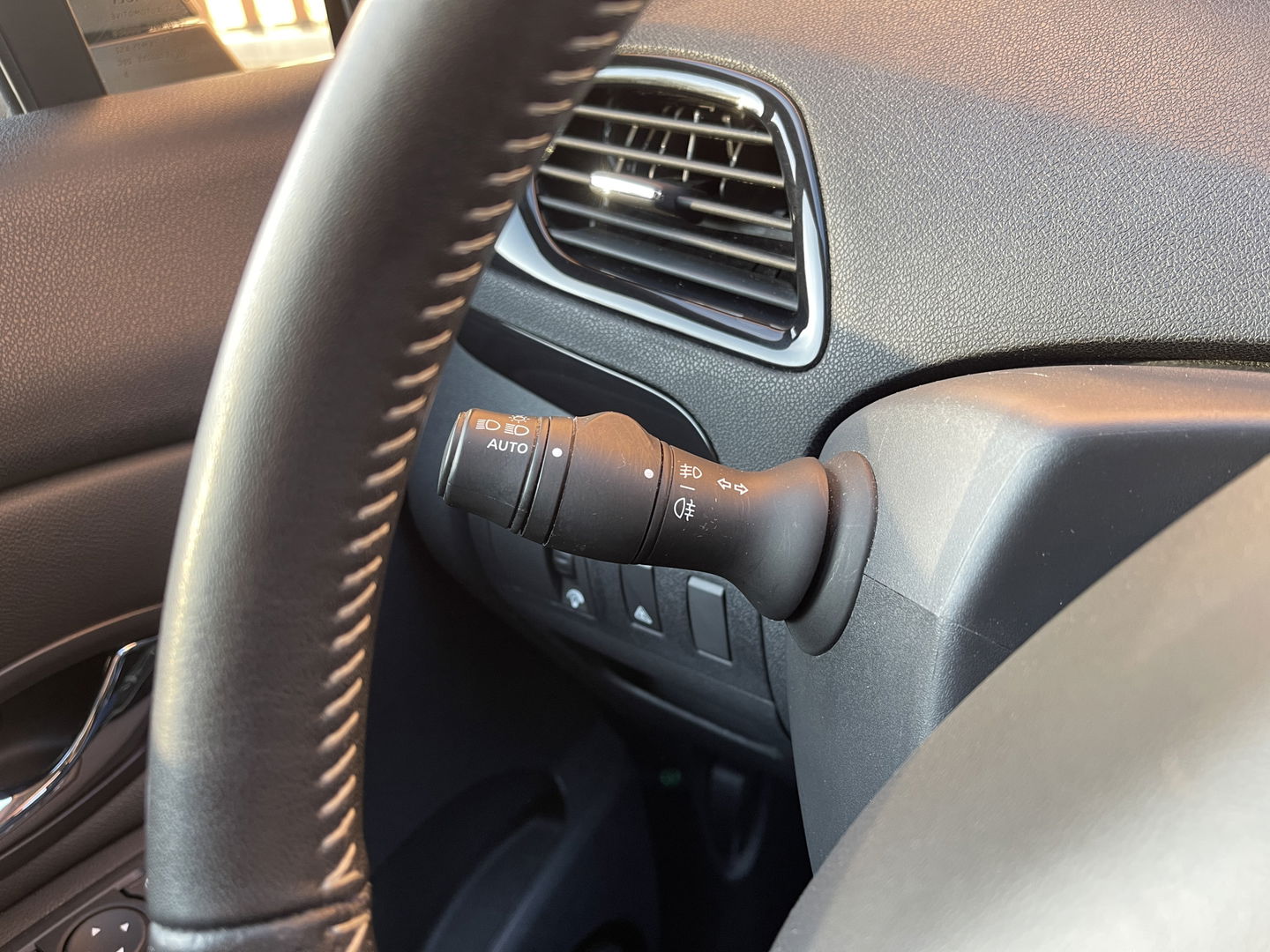 Renault Scénic 2.0 Bose | Automaat | Panoramadak | 17'' lichtmetaal | Trekhaak | Bose | Navigatie | Origineel Nederlands | Isofix |