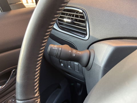 Renault Scénic 2.0 Bose | Automaat | Panoramadak | 17'' lichtmetaal | Trekhaak | Bose | Navigatie | Origineel Nederlands | Isofix |