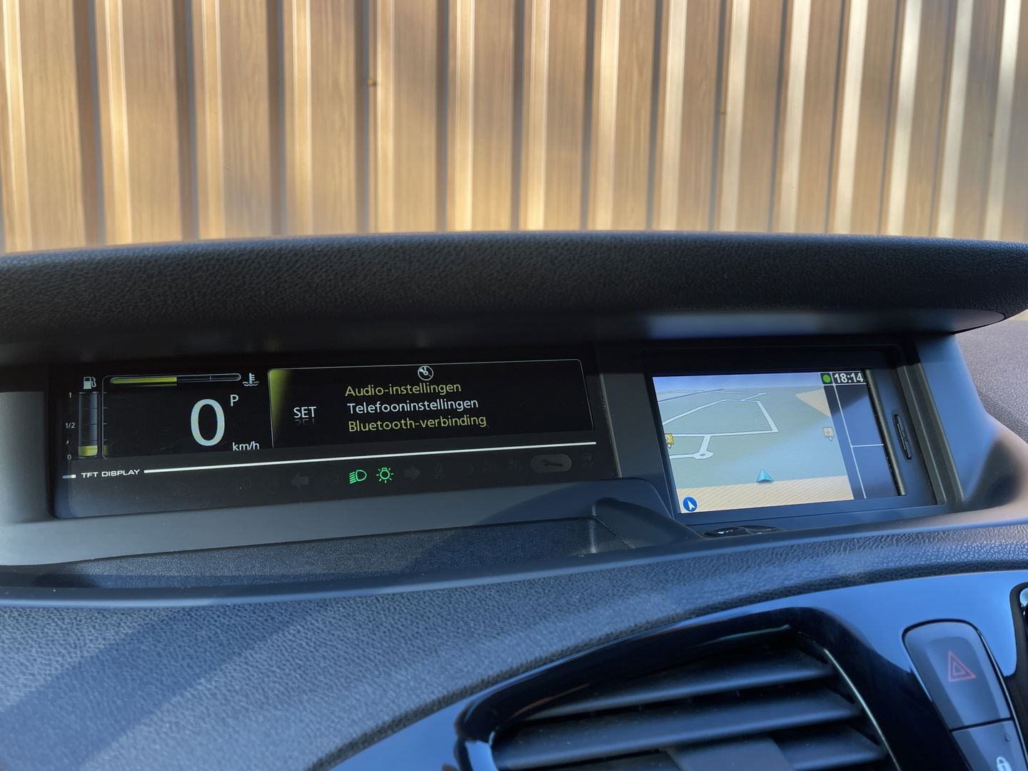 Renault Scénic 2.0 Bose | Automaat | Panoramadak | 17'' lichtmetaal | Trekhaak | Bose | Navigatie | Origineel Nederlands | Isofix |