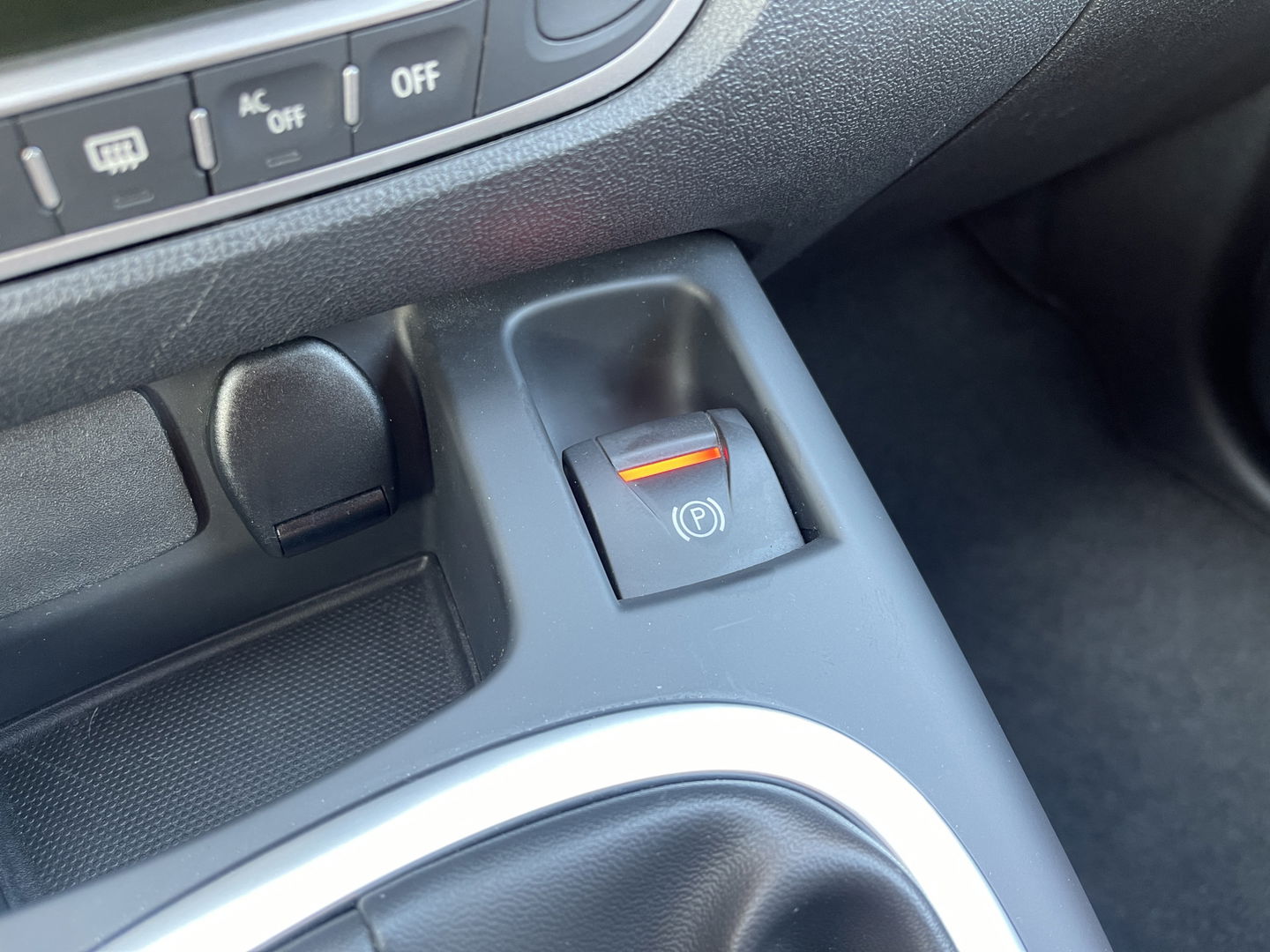 Renault Scénic 2.0 Bose | Automaat | Panoramadak | 17'' lichtmetaal | Trekhaak | Bose | Navigatie | Origineel Nederlands | Isofix |