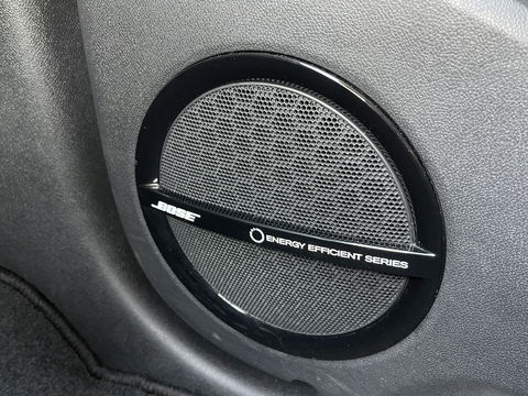 Renault Scénic 2.0 Bose | Automaat | Panoramadak | 17'' lichtmetaal | Trekhaak | Bose | Navigatie | Origineel Nederlands | Isofix |