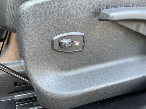 Renault Scénic 2.0 Bose | Automaat | Panoramadak | 17'' lichtmetaal | Trekhaak | Bose | Navigatie | Origineel Nederlands | Isofix |