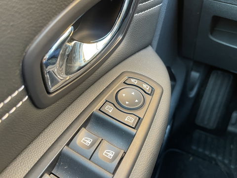 Renault Scénic 2.0 Bose | Automaat | Panoramadak | 17'' lichtmetaal | Trekhaak | Bose | Navigatie | Origineel Nederlands | Isofix |