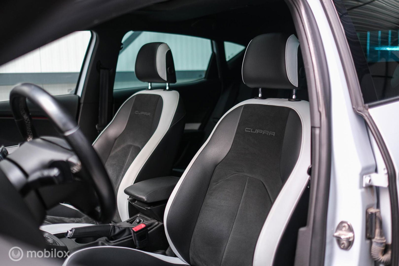 SEAT Leon 2.0 TSI Cupra 290 PK DSG | Panorama | LED | Alcantara | Navigatie | Cruise | Zeer nette auto | rijklaaprijs |