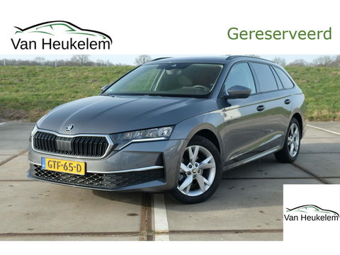 Škoda Octavia Combi 1.5 TSI Edition | TREKHAAK | 17" GEMINI VELGEN | APPLE CAR PLAY | 'SUNSET'